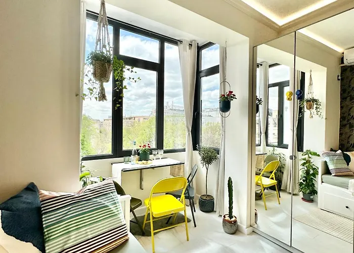 Appartement Harmony - Elegant Escape Near Ateneu